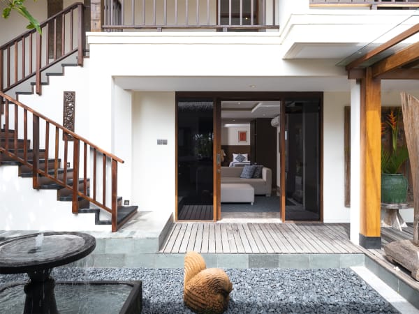 Villa Bangkuang - Contemporary Staircase